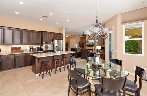 Indio House | 🌟Sun-Kissed Oasis, Entertainers Dream on the Golf Course⛳ w/Private Pool 💦