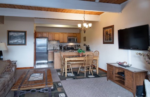 Four O'Clock Condo | Sundowner Last Run Condo: Ski-In, 2 Blocks To Main St