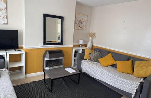 Hanham House | Sunflower villa