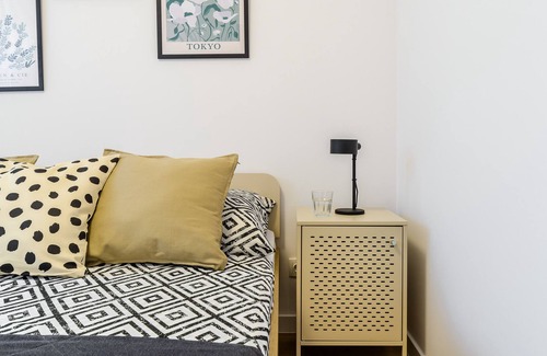 Mokotow Apartment | Sunlit apartment for leisure & work close to the city center