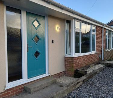 Woolavington Apartment | Sunlit garden bungalow