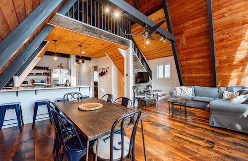 Swanton House | Sunlit Lakefront Cabin w/Fire Pit & Dock