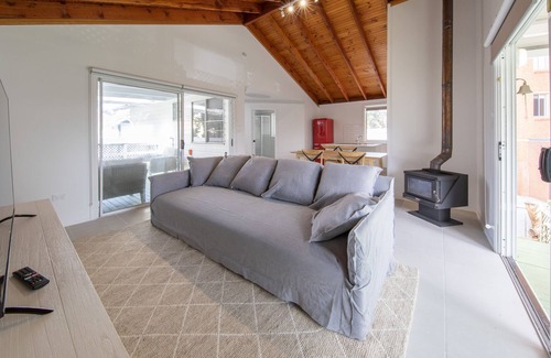 Wollongong Cottage | Sunning and spacious - Green Gables Tree House