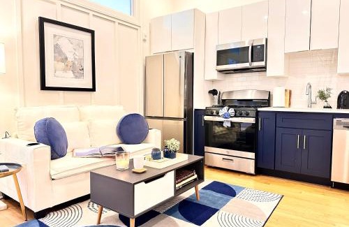 Downtown Apartment | Sunny 1B1B Apt with full kitchen, Walk to Convention Center