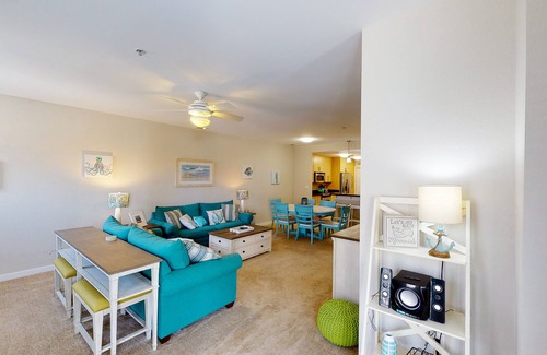 Sandbridge Condo | Sunny beach condo with washer/dryer, pool/hot tub & gym