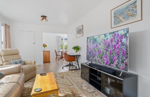 Kingston Beach Villa | Sunny Beach Holiday Home 80
