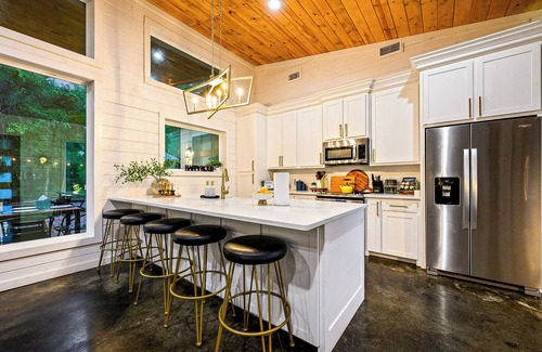 Pickens Cabin | Sunny Cabin! Games, Hot Tub, Playset, Ping Pong