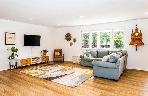 Tranquil Harbour House | Sunny & Chair