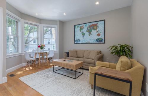 Columbus Park - Andrew Square Apartment | Sunny convenient home w/private patio! Easy walk to everything!