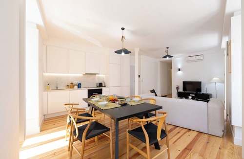Lisbon Old Town Apartment | Sunny Lisbon Apartments by SoulPlaces