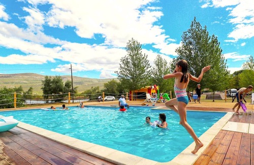 Donji Karin House | Sunny Resort 2-bedroom bungalow with sea view