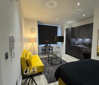 Plaistow and Sundridge Apartment | Sunny Stay Studio