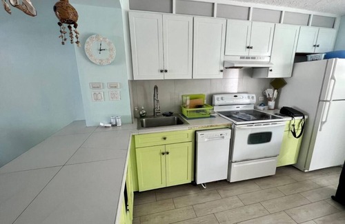 Bouvet Island House | Sunny Villa in the Marina - Excellent Water Views