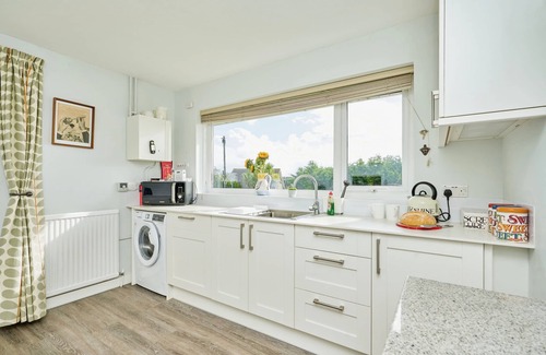 Nettlestone Cottage | Sunnyside - a house that sleeps 5 guests in 3 bedrooms in the wonderful town of Seaview