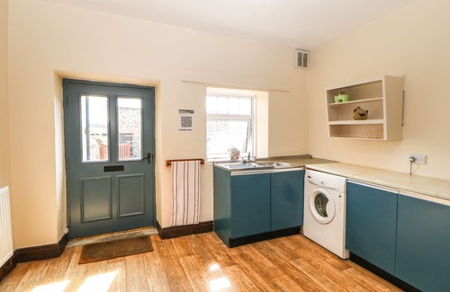 Richmond Cottage | SUNNYSIDE COTTAGE, family friendly, with open fire in Leyburn
