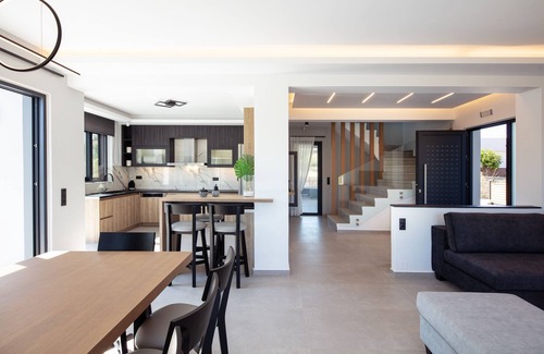 Pigianos Kampos Villa | Sunnyside Villa II, Beach Within Walking Distance