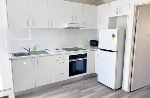 Surfers Paradise Apartment | Sunrise Apt 3 · Bright 1BR · Upstairs · Pool View