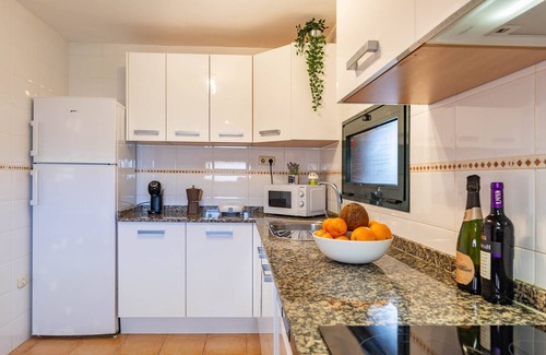 Corralejo Villa | Sunrise Surf House a spacious villa with garden, hot tub, parking, fast WiFin
