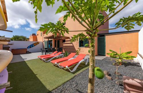 Corralejo House | Sunrise Surf House, Big Garden, Hot Tub, Parking, super-fast free Wi-Fi
