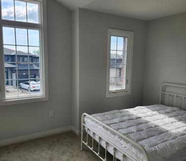 Fort Erie House | Sunrise Villa