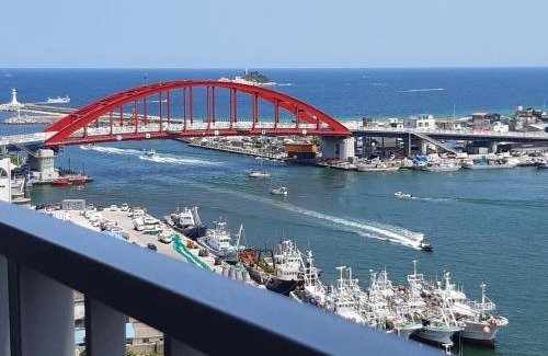 Sokcho Apartment | SunriseHotel JuniorSuite room 11F Sea- view