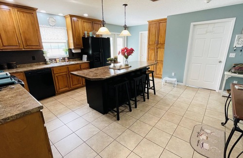 Centre House | "Sunset Hideaway" Lakefront Weiss Lake with large private dock - boats welcome!