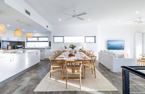 Soldiers Point House | Sunset Jewel - 7a Cromarty Road, Soldiers Point - Ocean Views, Linen, AIR CON & Wi-Fi