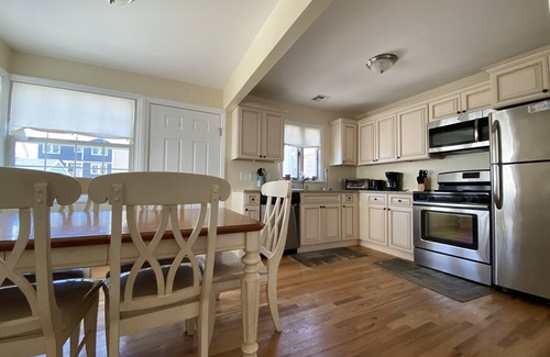 Lavallette House | Sunset Manor minutes to Seaside Heights Boardwalk heading south,