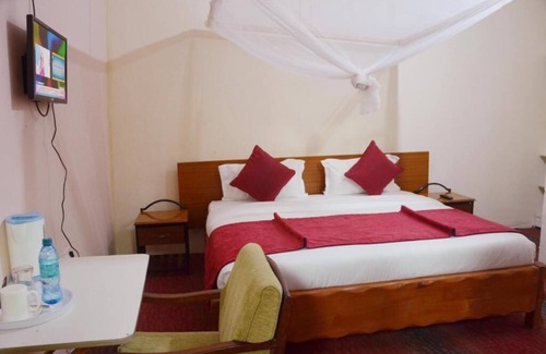 Hospital Bed & Breakfast | SUNSET OAK HOTEL NAKURU