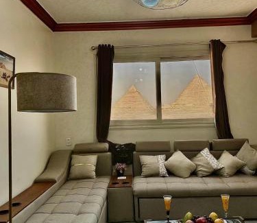 Al Haram Apartment | Sunset of Thebes Pyramids View