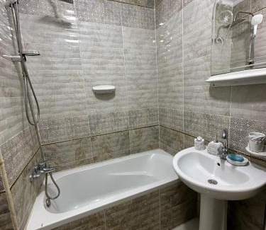 Al Haram Apartment | Sunset of Thebes Pyramids View