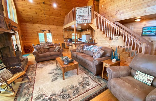Ferguson Cabin | Sunset Ridge-Log Cabin,Views,Deck,Trails