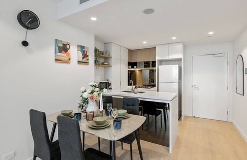 Brisbane Central Business District Apartment | Sunset River View/Queens Wharf/Casino/CBD Riverfront/Top Facility