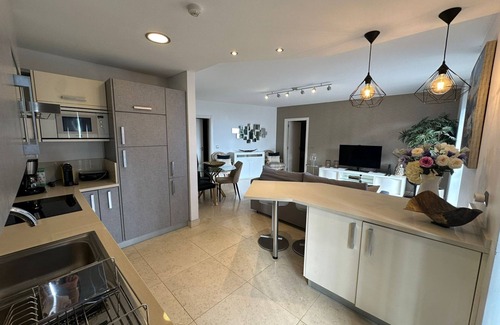 Sao Martinho Apartment | Sunset Seas View Modern T1 Self Catering Apartment