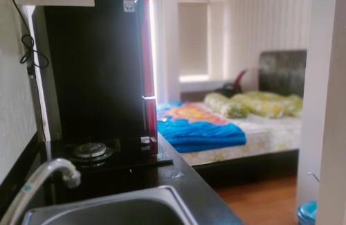 Bekasi Apartment | Sunset View Studio Room MDN Free WiFi Full Furnish City and Lake View