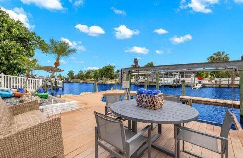 Caloosahatchee House | Sunset Villa - Htd Salt Pool - Hot Tub -Canal-Golf