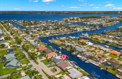 Caloosahatchee House | Sunset Villa - Htd Salt Pool - Hot Tub -Canal-Golf