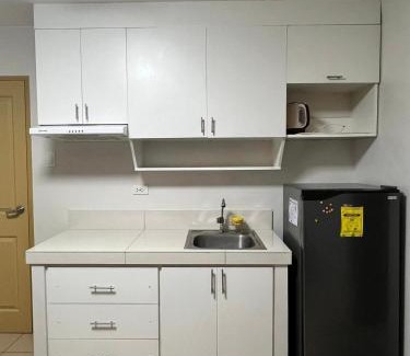 Mandurriao Apartment | Sunsets and Good Vibes - 2 Bedroom Condo Unit