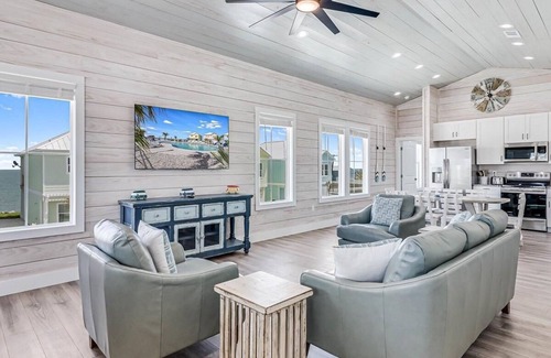 Fulton House | Sunshine And Flip Flops Sp114 4 Bedroom Home by RedAwning