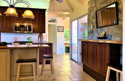 Estate Rust Up Twist House | Sunshine & Happiness! 2 BR Home, pool & ocean view