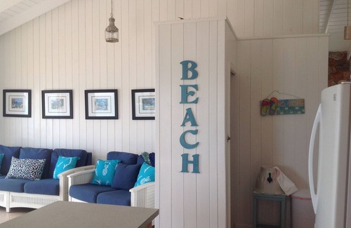 Rainbow Bay Villa | Sunshine☀️House, with private water entry and high-speed Internet.
