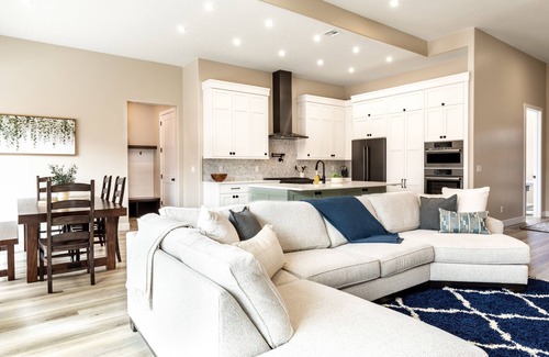 Washington House | Sunshine Retreat New Listing Hot Tub and Firepit