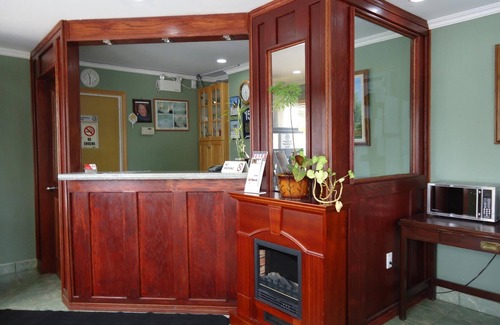 Highland Hotel | Super 7 Motel