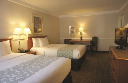 East Congress Hotel | Super 8 by Wyndham Austin South/I-35