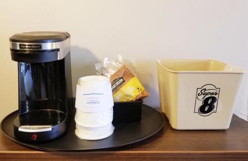 Brandon Hotel | Super 8 by Wyndham Brandon MB