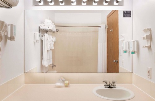 Drayton Valley Hotel | Super 8 by Wyndham Drayton Valley