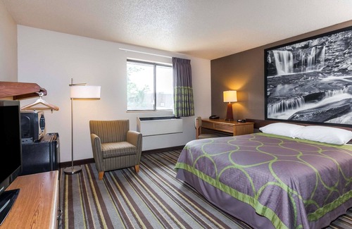 Spring Hill Hotel | Super 8 by Wyndham Dunbar/Charleston Area