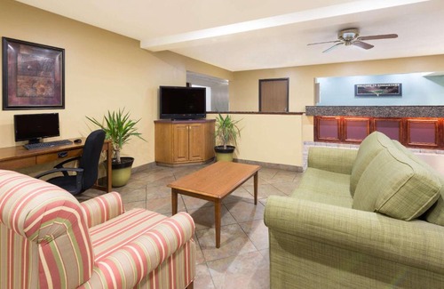 Dellslow Hotel | Super 8 by Wyndham Morgantown