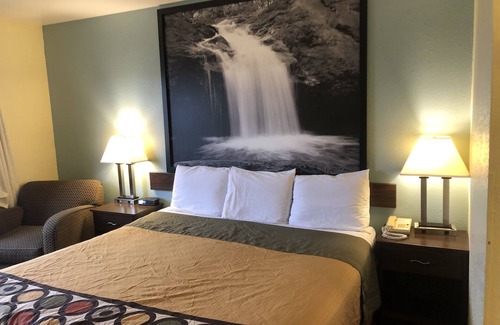 Plover Hotel | Super 8 by Wyndham Plover Stevens Point Area