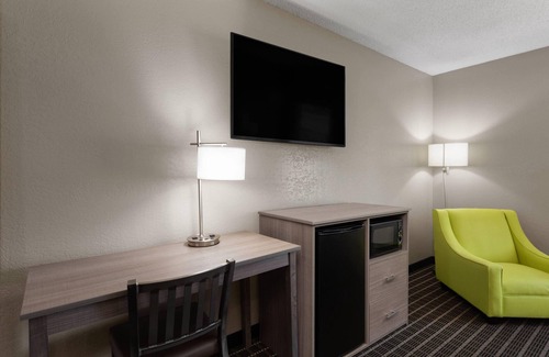 Shepherdsville Hotel | Super 8 by Wyndham Shepherdsville/Louisville South I65